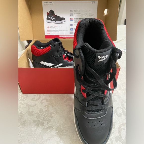 - NIB Reebok sneakers Black and Red size 11W - Picture 1 of 5